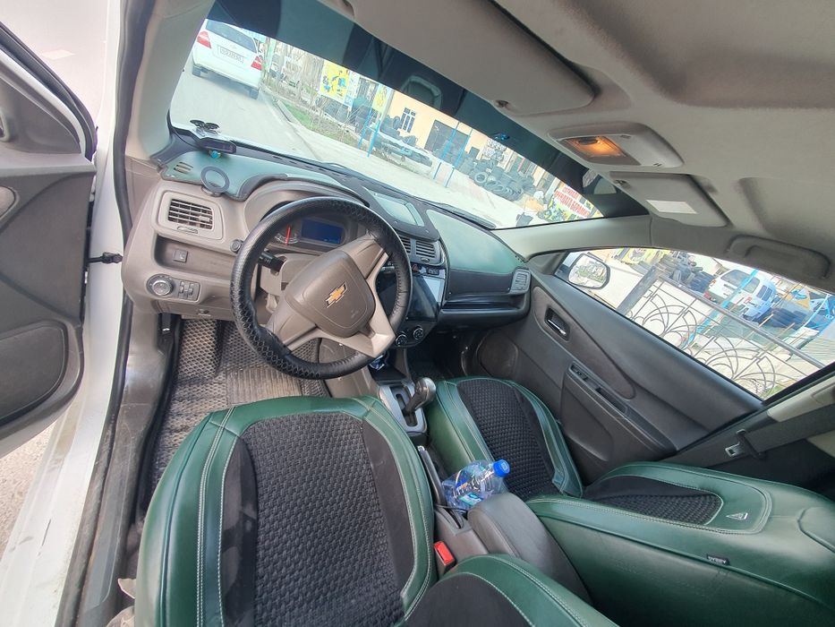 Срочни сотилади...