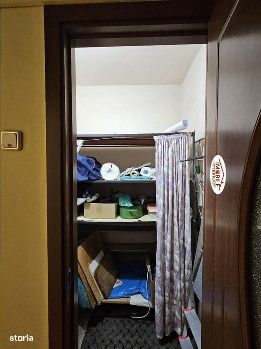 Apartament 3 camere decomandat cu pivnita de vanzare in Vasile Aaron