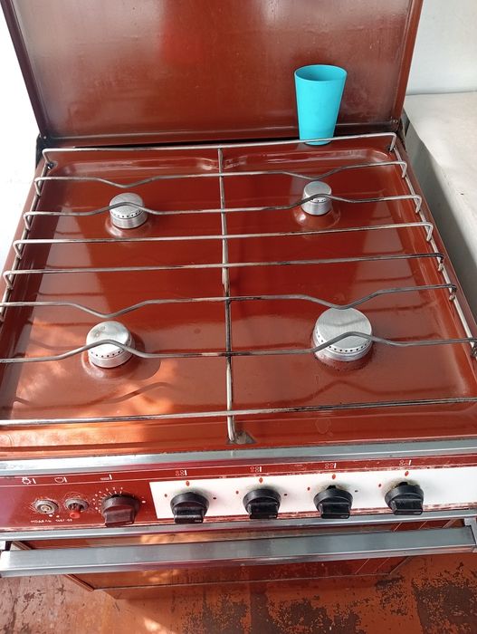 Продам кровать и газ плиту