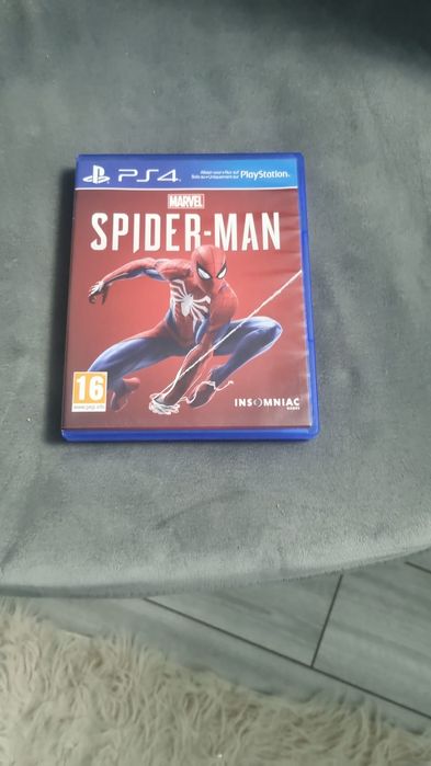 Ps4 pro 1tb + 2 controlare