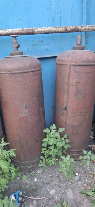 Продам два газовых баллона.