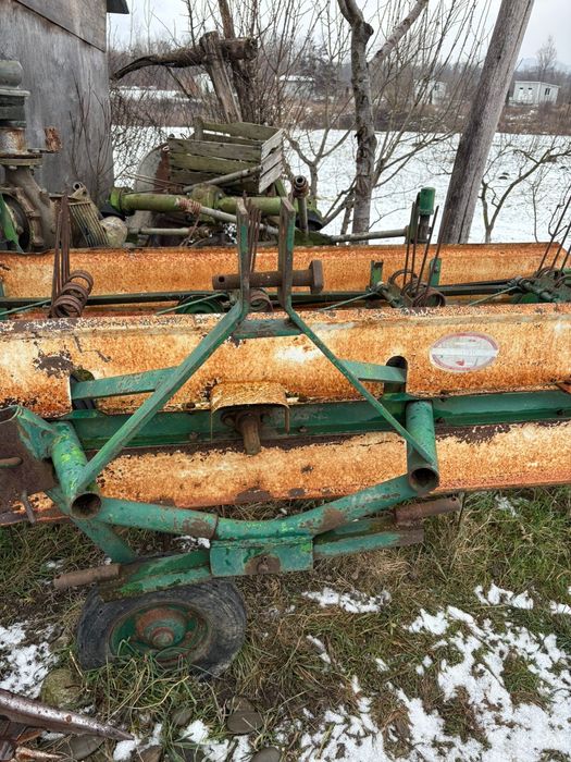 Vând.       greblă