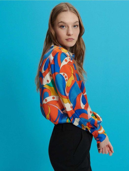 Дамска риза с цветни мотиви