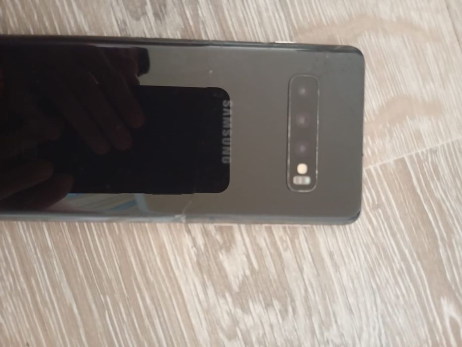 Продам samsung s10