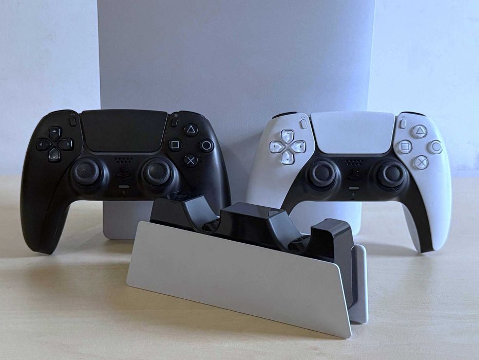 Бартер! Playstation 5 Pro 2TB (PS5) + 2 DualSense wireless контролера и Докинг станция.