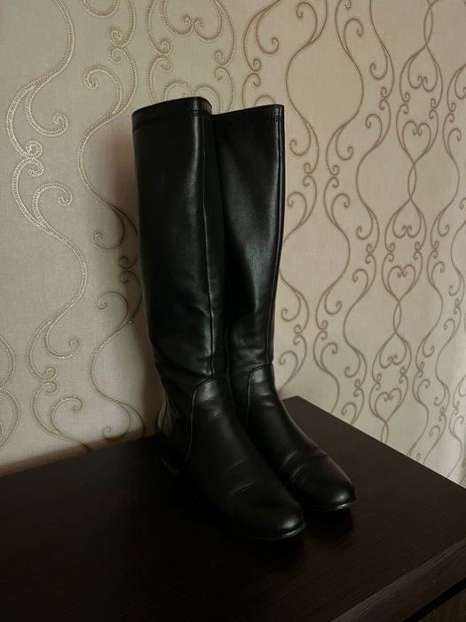 Продам демисезонные сапоги и ботинки