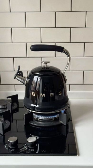 Чайник Smeg Style — стильная эмалированная модель для кухни