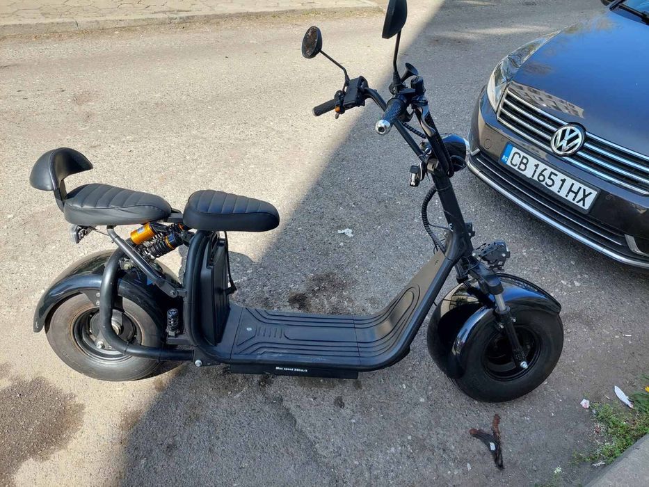 Електрически скутер тип чопър ( Харли Дейвидсън ) КАТО НОВ 143 км. Пробег. Комплект с 2 нови батерии  и зарядно.