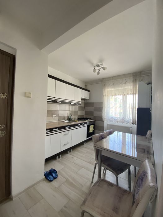 Apartament cu 2 camere, etaj 2, complet mobilat si utilat, cu 2 locuri de parcare