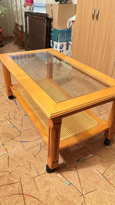 Masa de dimensiuni reduse, masa cafea