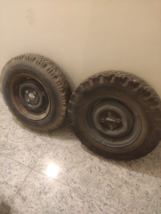 Два броя гуми, зимни 13цола