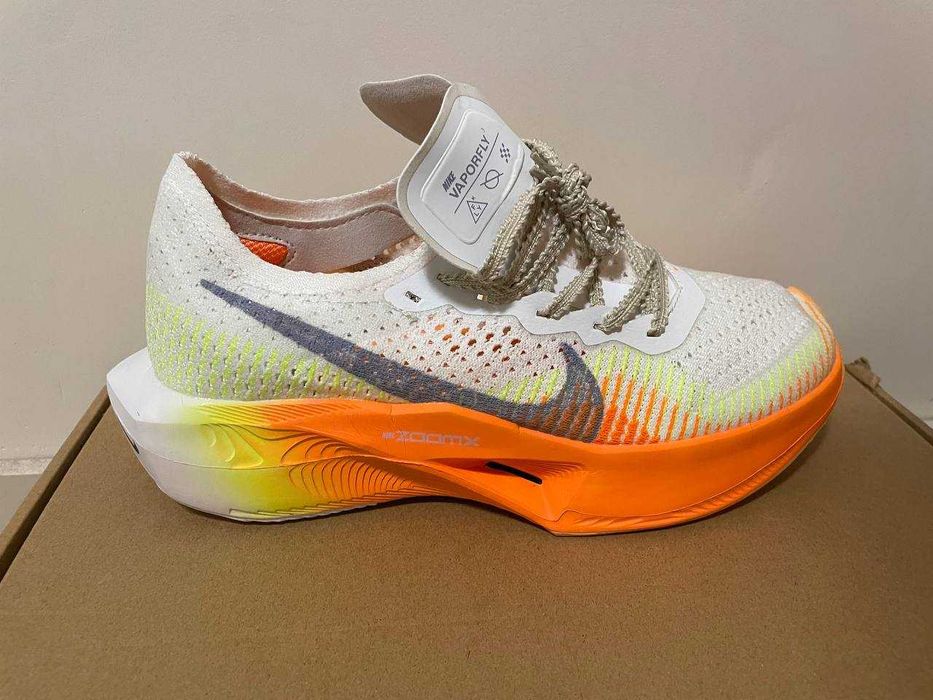 Оригинални нови маратонки Nike ZoomX Vaporfly Next% 3 in the Sail/Total Orange/Volt/Cobalt размер 38