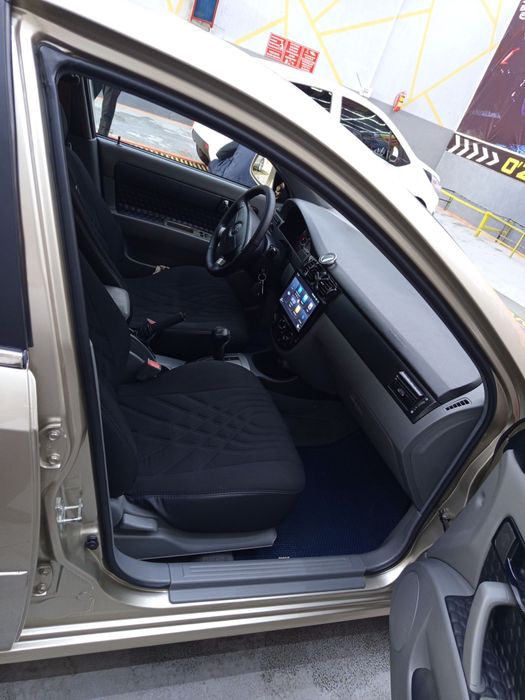 Gentra moshina sotiladi