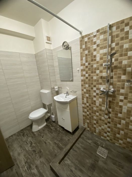 Inchiriez apartament