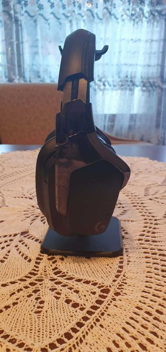 Logitech G935 безжични геймърски слушалки с оригиналната кутия и стойка
