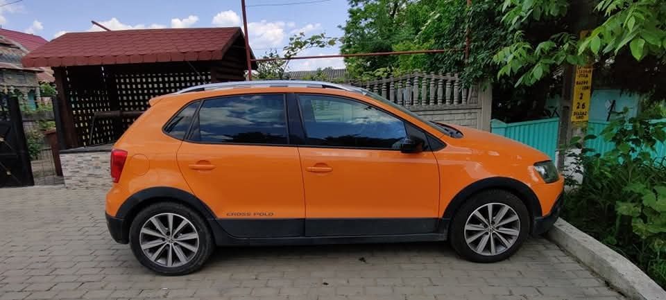 VOLKSWAGEN Polo 2011 — imagine 3