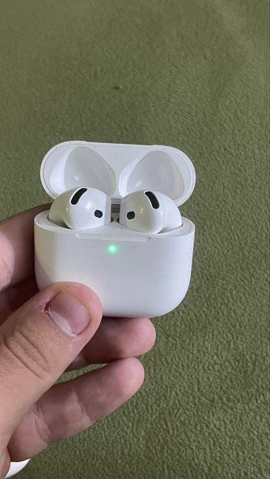 Airpods 4 и Airpods Pro
