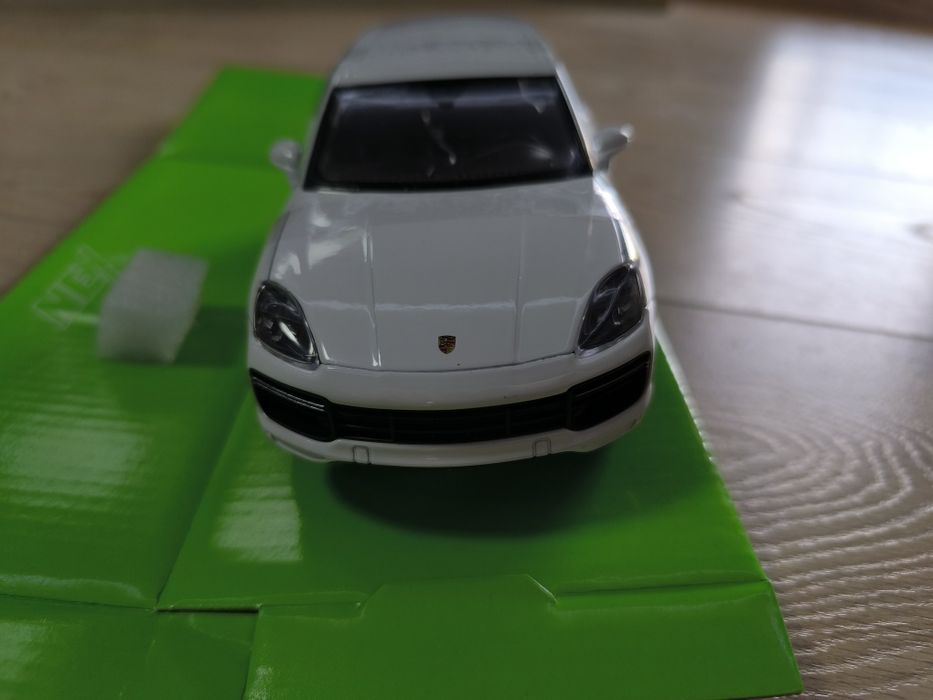 Метални коли в мащаб 1:24