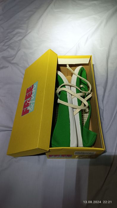 Tenisi verzi mărimea 40