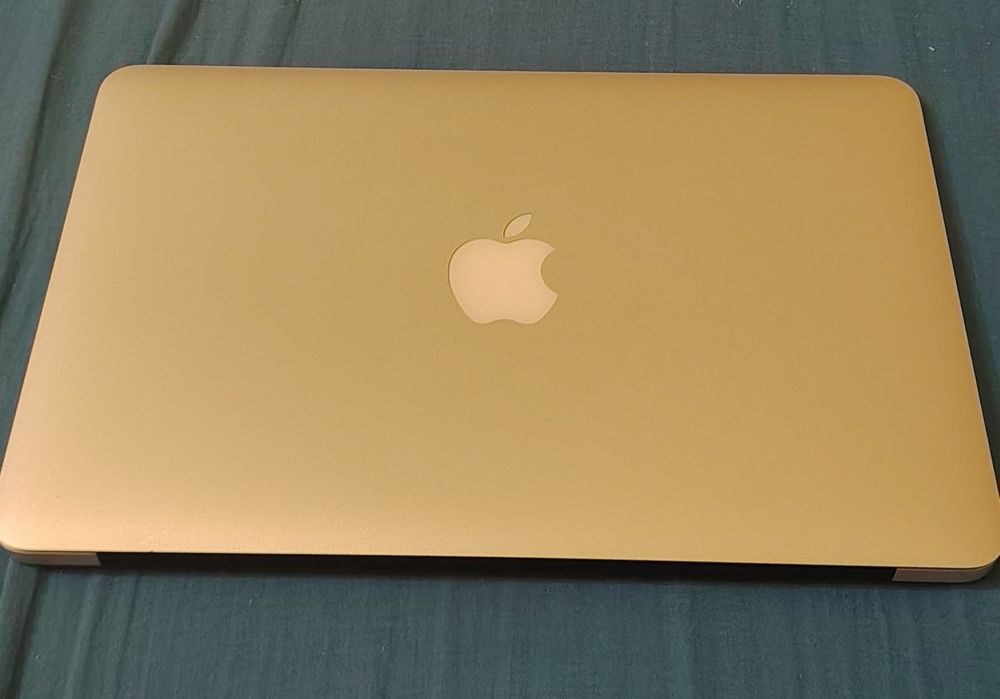 MacBook Air 11" (2011) - Intel i5 / 2GB RAM / 60GB SSD