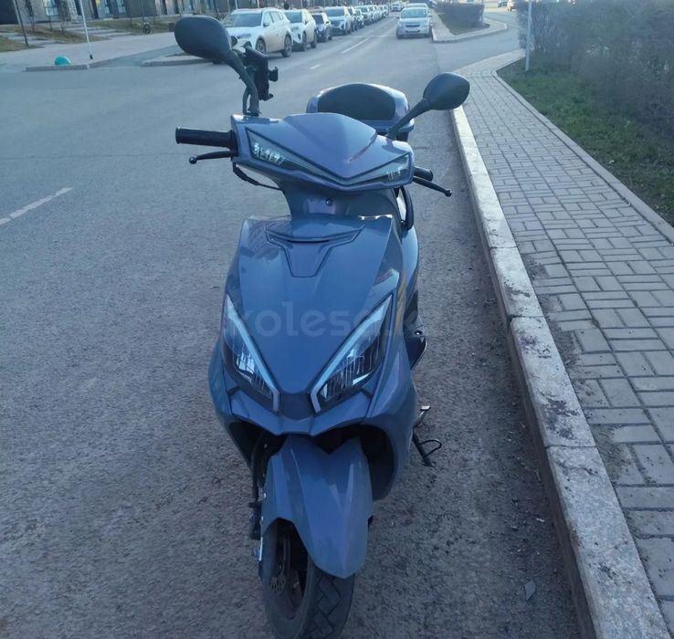 Продаю скутер м8