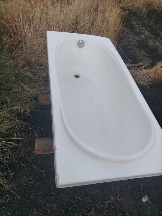 Продам ванну новую почти размер 150на70
