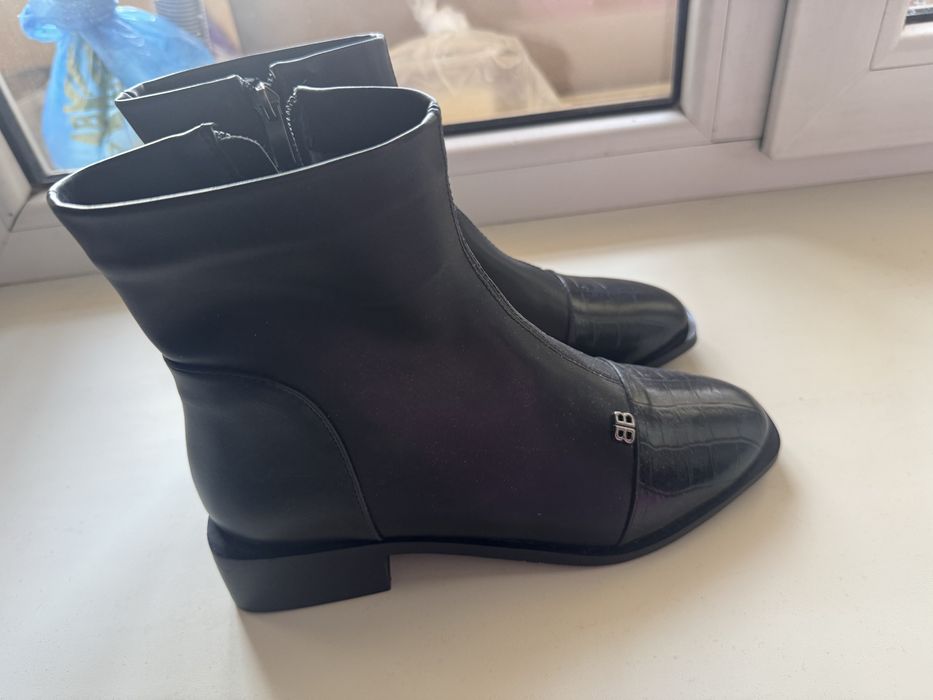 Продам новые осенние сапоги