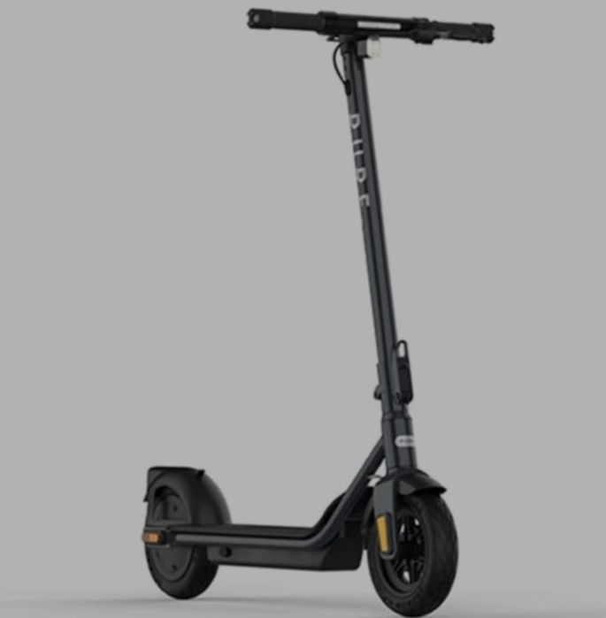Trotineta Pure preț 500 lei a mers perfect dar am mers pe un drum cu grófi și să stins dintro data și nu mai pornește