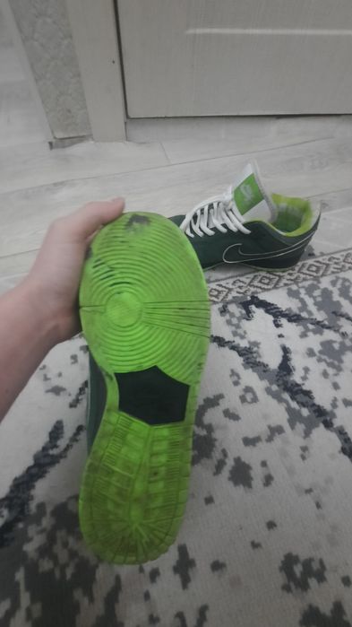 Найк кроссовкйи .