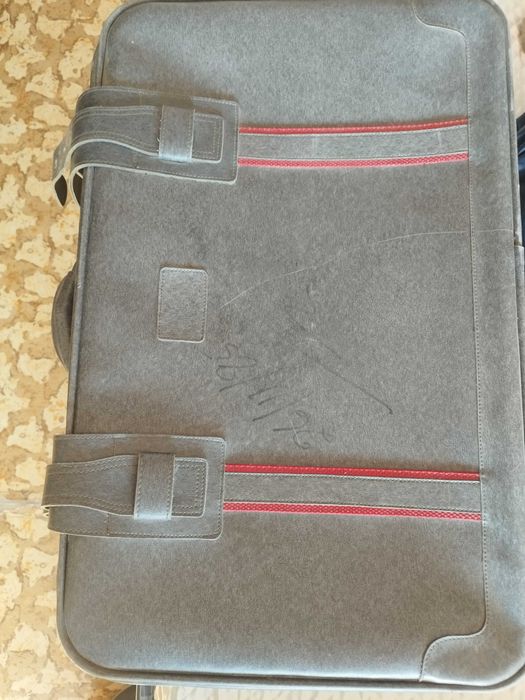 Продавам нови кожени куфари