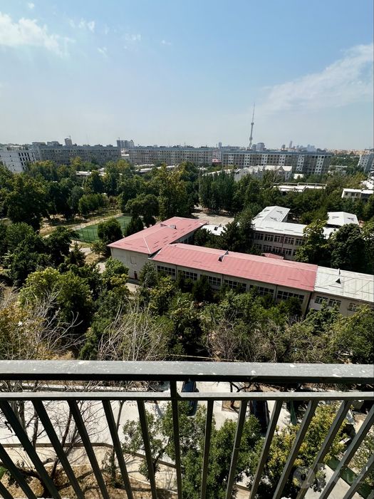 Продаю свою студию-28м бетона с кадастром,Метро и Мегапланет под боком