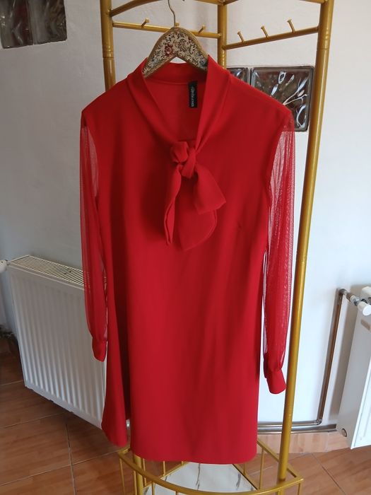 Vand rochie rosie