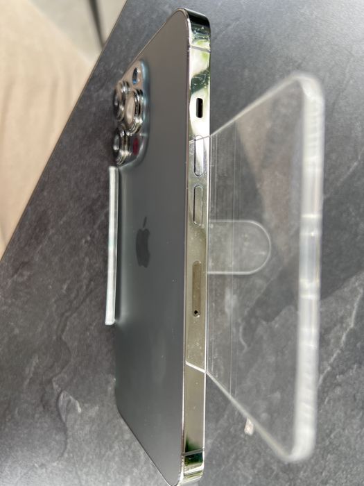 Caracasa iPhone 13 Pro originala