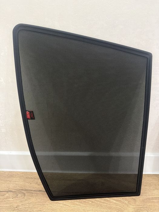 Шторка передних стекол тайота 45