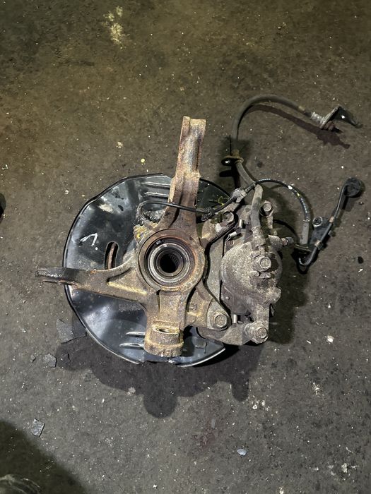 Преден ляв шенкел с ABS датчик за Honda Jazz/Хонда Джаз 2008г-2015г