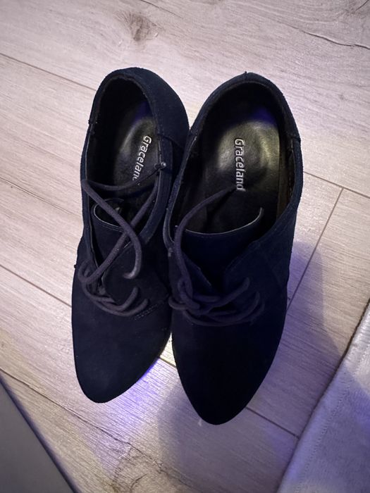 Обувки на ток от велур