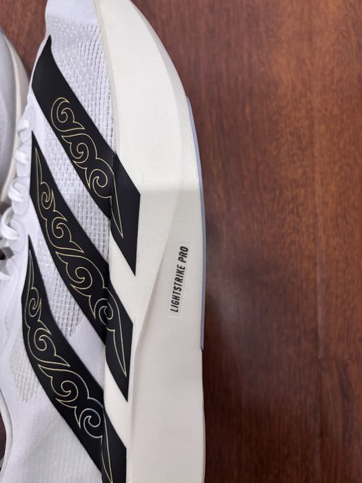 Новые кроссовки Adizero Evo SL