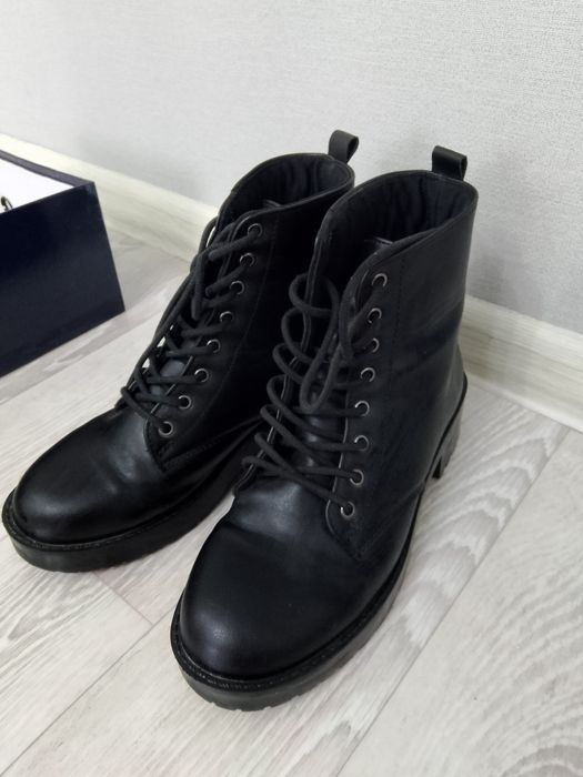 Продам демисезон ботинку