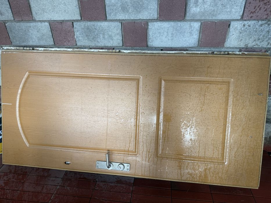 Продам металлическую дверь
