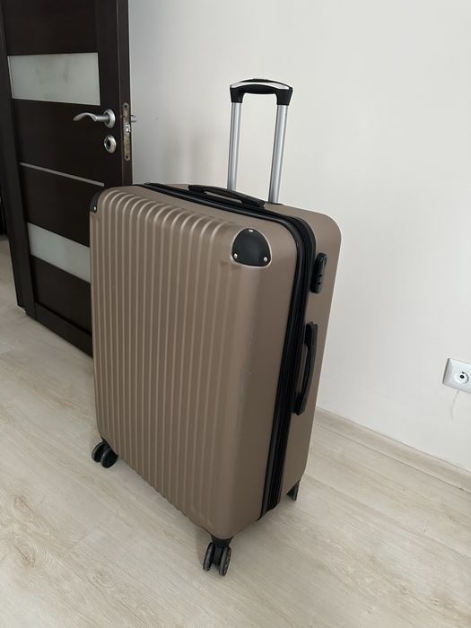 чемодан большой.