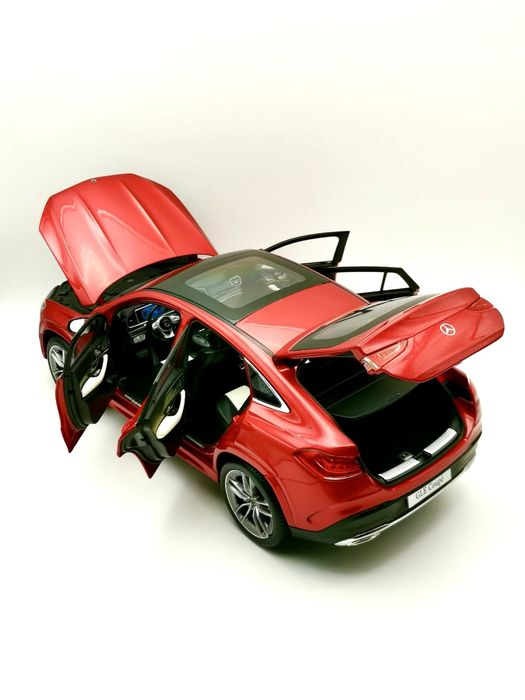 Macheta 1/18 Mercedes Benz iScale Nou!