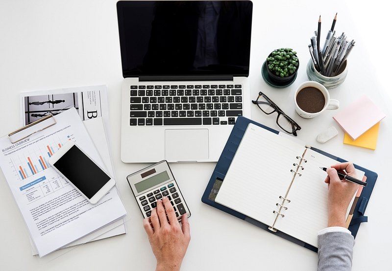 Бухгалтерия удаленно. Работаете как ИП или ООО? Налоги, отчеты и др.