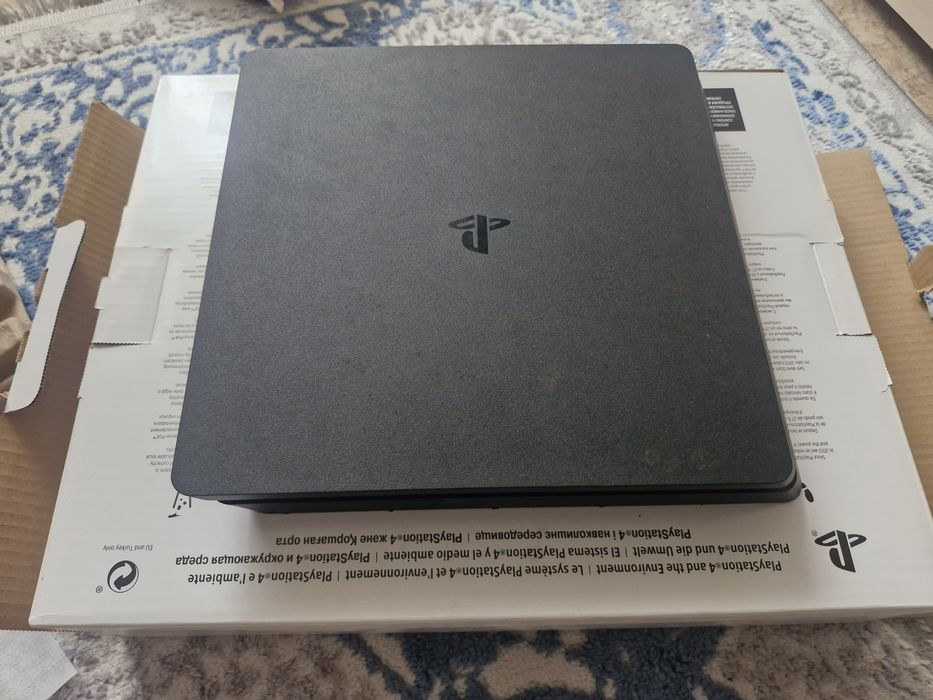 Продам Пс4 слим есть торг