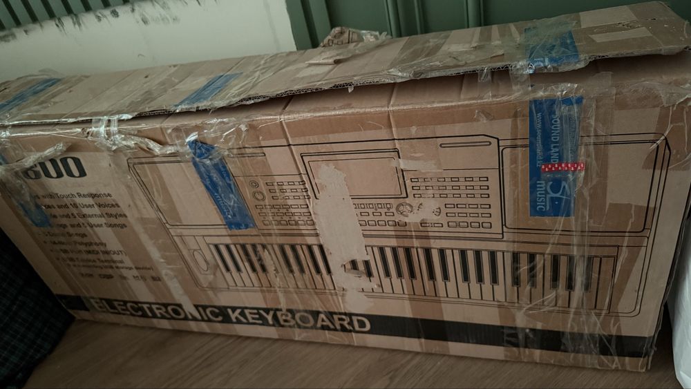 Синтезатор в отличном состояний