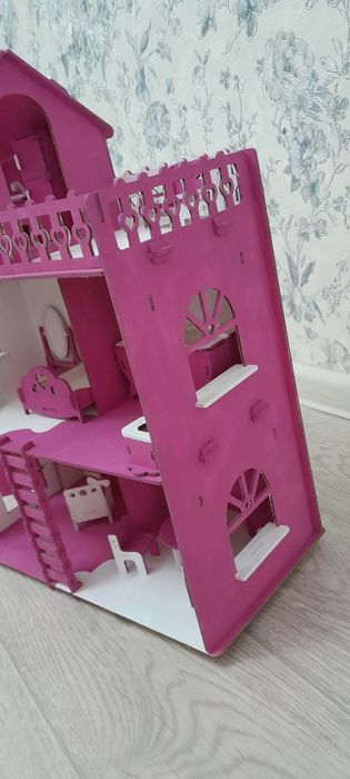 Продаётся кукольный дом