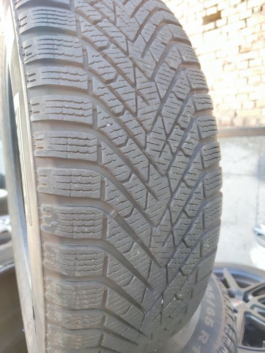 4 бр зимни 205/65/17 Pirelli дот 24г