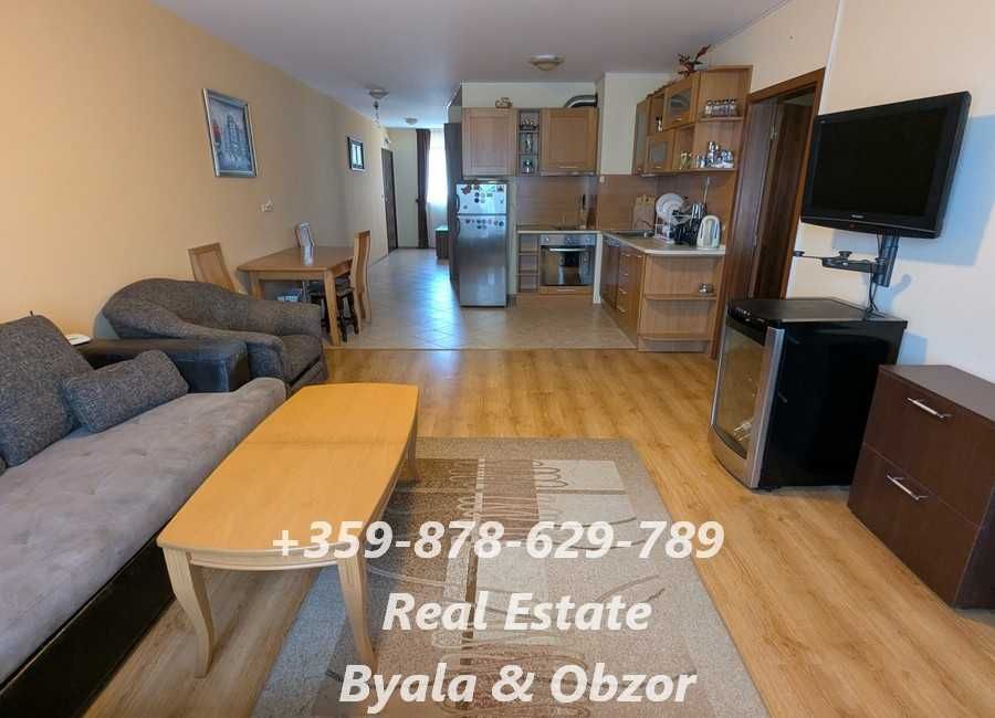 Просторен тристаен апартамент с голяма тераса