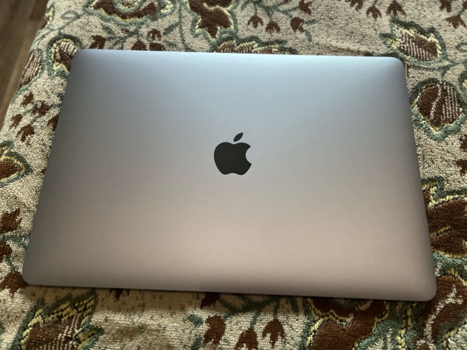 Продам MacBook Pro 2017 13