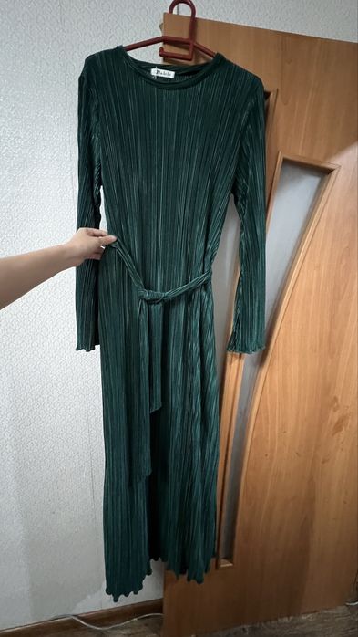 Платье вечернее гофре с поясом