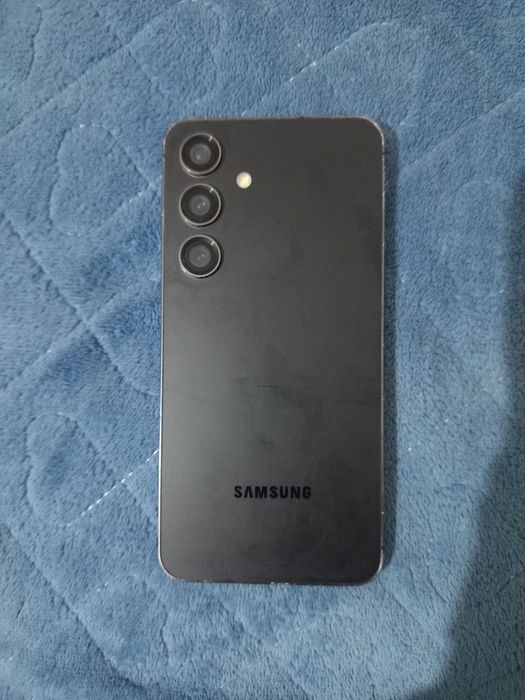 Samsung s24 256/8